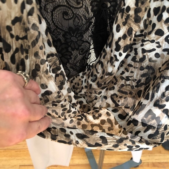 A.Byer size  LG - XL leopard print faux wrap black lace back long sleeve NWT - Picture 9 of 12